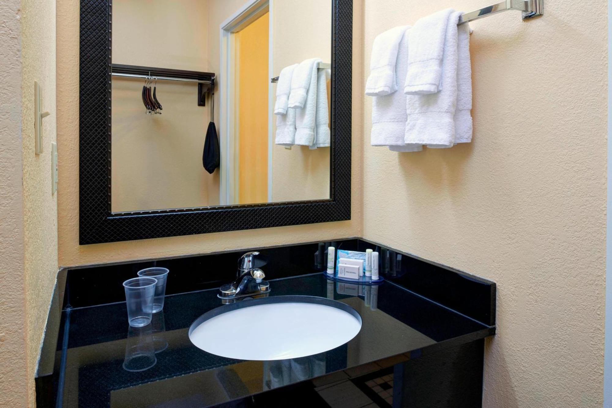 Fairfield Inn By Marriott Richmond New Paris Zewnętrze zdjęcie